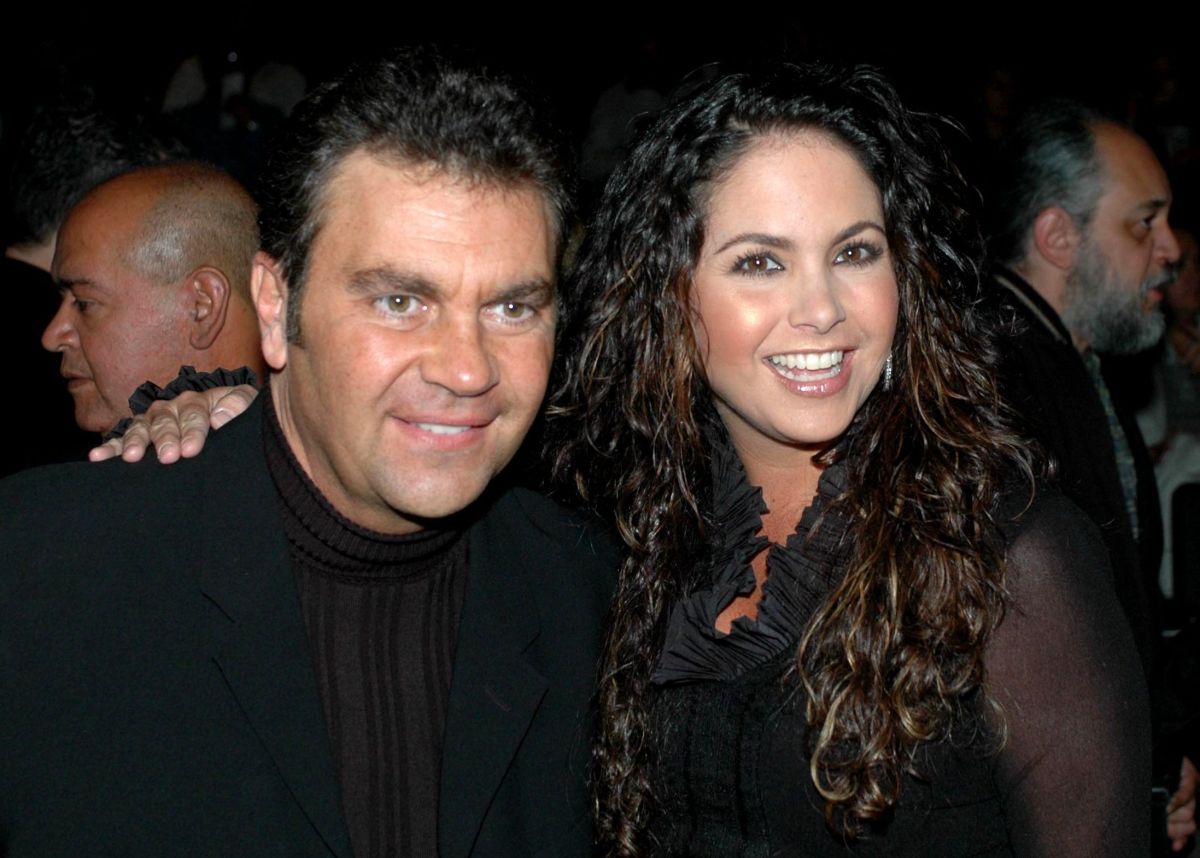 Lucero sorprende a Mijares mostrando su vestido de novia en pleno concierto - La Opinión Lucero sorprende a Mijares mostrando su vestido de novia en pleno concierto - La Opinión