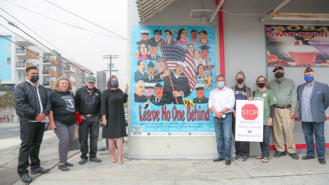 Mural “Leave No One Behind” en Sylmar. (Suministrada)