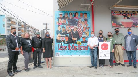 Mural “Leave No One Behind” en Sylmar. (Suministrada)