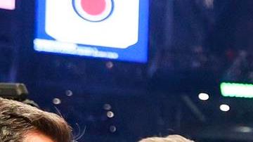 Reynoso junto a Canelo luego de ganar el combate ante Saunders.