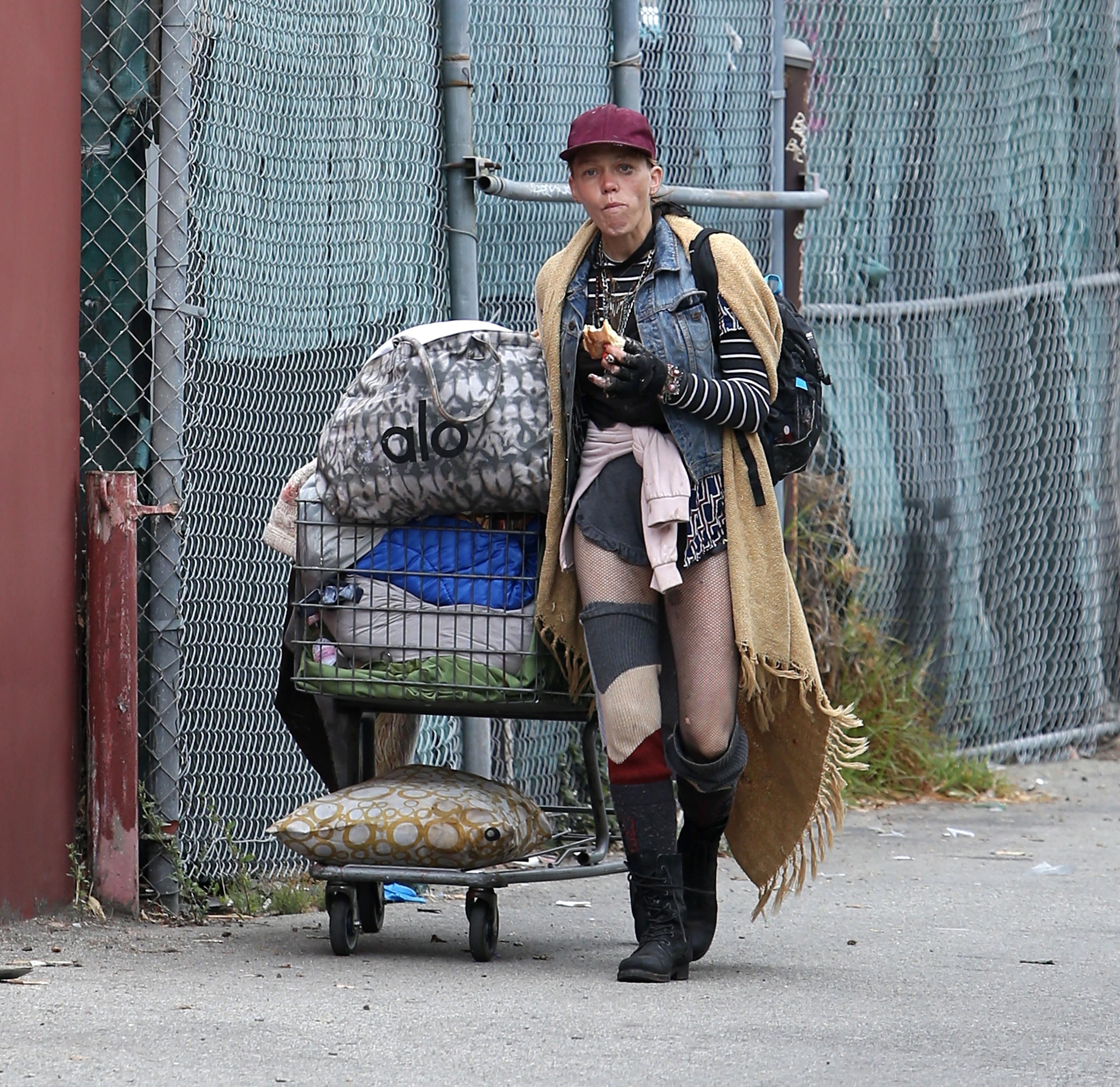 Paparazzi capta a Loni Willison deambulando en las calles. / The Grosby Group