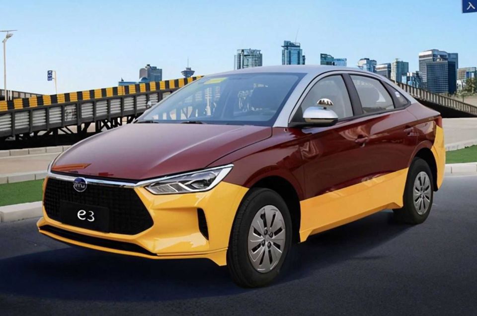 Conoce a este particular autoescuela eléctrico con transmisión manual