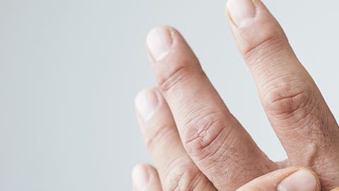 CR-Health-Inlinehero-croh-may-hand-pain-0421