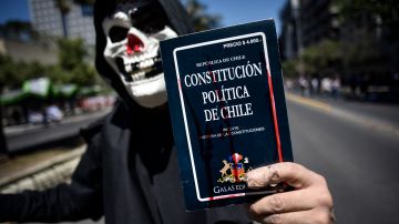 Una de las principales demandas fue el cambio de la actual Constitución de Chile.