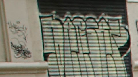 Chilenos esperan en fila para votar en las elecciones el 15 de mayo, en Santiago de Chile.