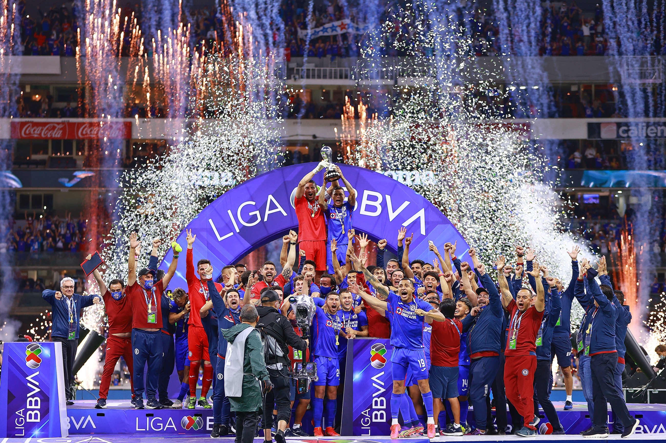 Cruz Azul se corona campeón de la liga mexicana de fútbol después de 23 años