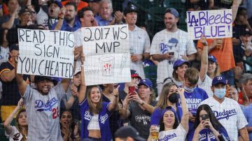 Fanaticos pelean en partido entre Dodgers y Astros
