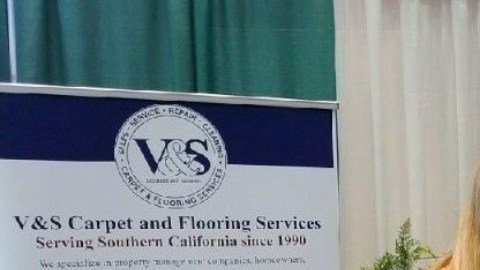 María Vázquez de la O (d) en el negocio familiar V&S Carpet and Flooring Services. (Suministrada)