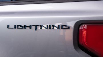 Ford-F-150-Lighting-110521-01