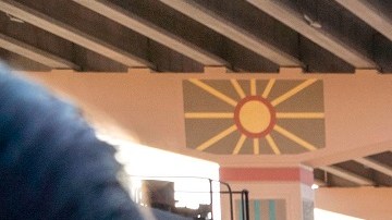 Se estima que más de 18,000 inmigrantes con casos pendientes de asilo siguen esperando en México.