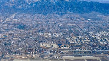 Vista aérea del área de Ontario, en el Condado San Bernardino, California.
