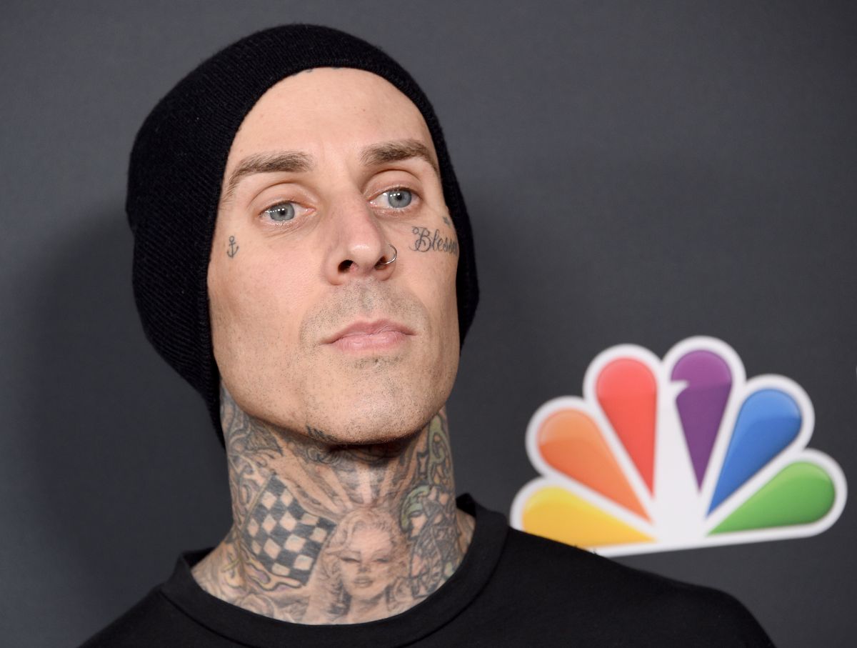 Travis Barker tattoos the lips of his fiancee Kourtney Kardashian and covers the name of his ex-wife Shanna Moakler
