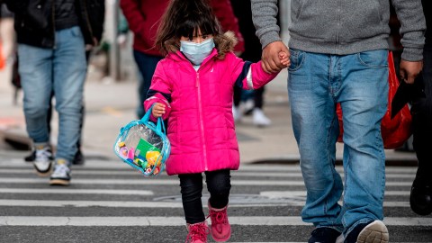 Expertos destacan la importancia de hacer permanente ayuda económica por niño.