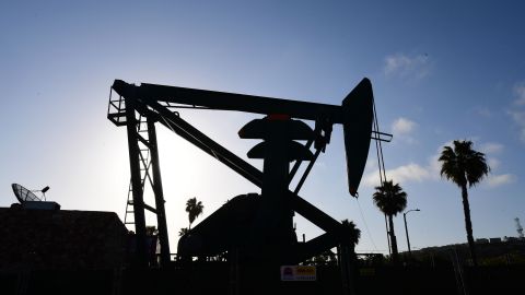 Pemex compra refinería en Houston.