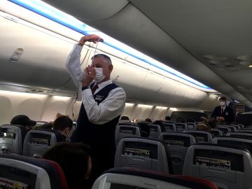 American Airlines y Southwest suspenden el servicio de bebidas alcohólicas en sus vuelos-GettyImages-1229908929.jpeg