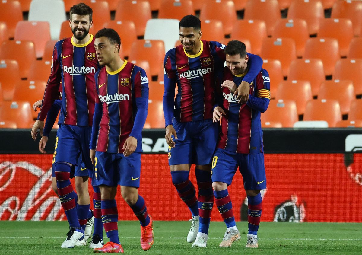 Messi celebra un gol junto a sus compañeros en el partido vs. Valencia del fin de semana.
