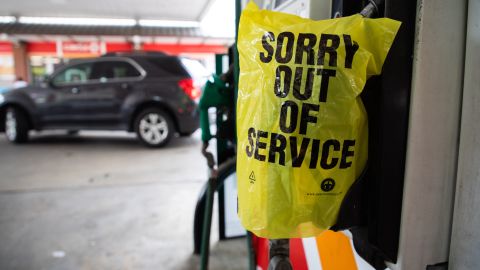 Cómo encontrar una estación de gasolina en medio de la escasez provocada por el cierre del oleoducto de Colonial Pipeline-GettyImages-1232829334.jpeg