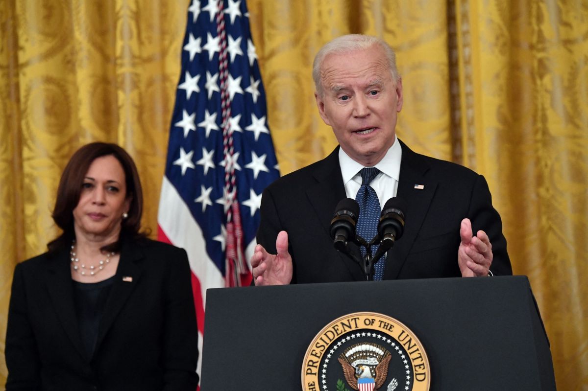 Joe Biden firma la Ley de Crímenes de Odio por COVID-19