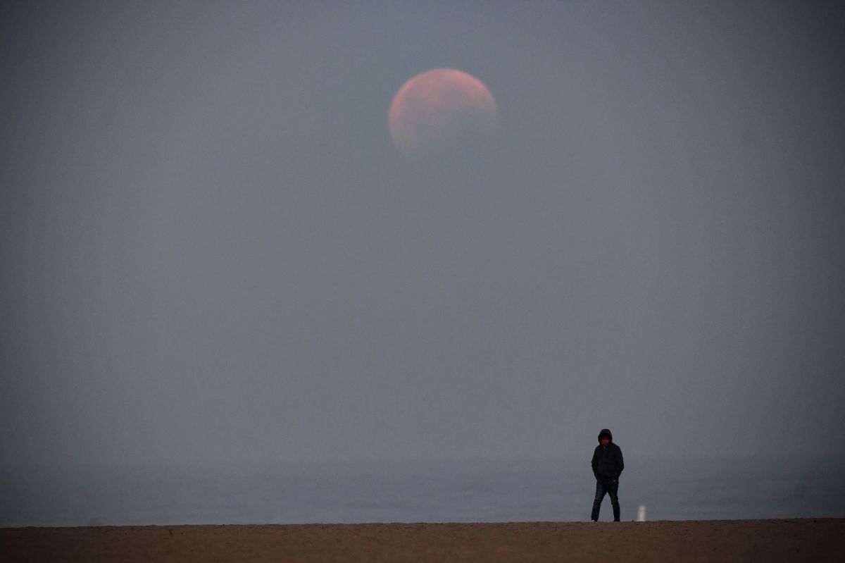 Las mejores fotos y videos del eclipse lunar y la Superluna de sangre