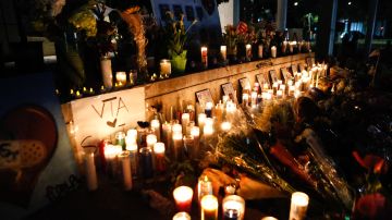 Ofrenda para las víctimas del tiroteo de San José. Siguen emergiendo detalles del asesino.