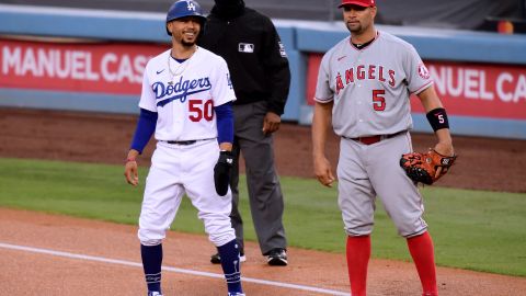 Antes rivales, Mookie Betts y Albert Pujols ahora serán compañeros en los Dodgers.