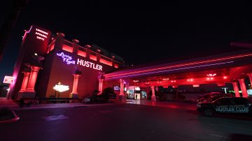 Un club de striptease en Las Vegas es sede de un puesto de vacunación-GettyImages-1301501949.jpg