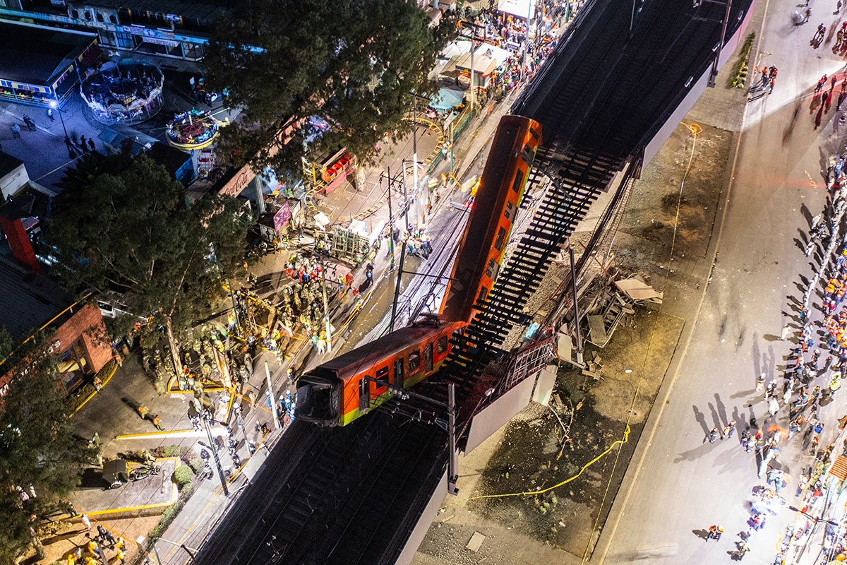 Colapsa tramo del Metro de la Ciudad de México colapsa. 