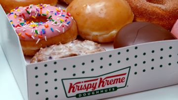 Krispy Kreme regala una docena de donas este jueves a los estudiantes que se gradúan en 2021-GettyImages-1316486136.jpeg