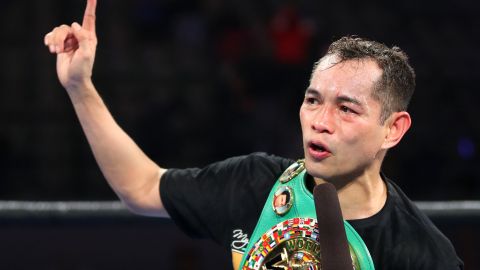 Nonito Donaire tiene un récord de por vida de  41 victorias frente a 6 derrotas con 27 nocaut.