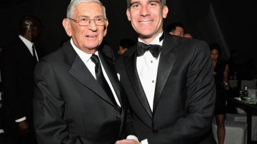 El magnate Eli Broad y el alcalde Eric Garcetti en una gala de MOCA en 2014.