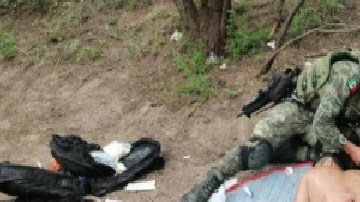 https://laopinion.com/wp-content/uploads/sites/3/2021/05/Golpe-al-Mencho-rescatan-a-18-personas-que-el-CJNG-22reclutó22-con-engaños-y-les-quitan-un-arsenal.jpg?quality=80&strip=all