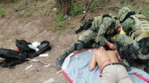 https://laopinion.com/wp-content/uploads/sites/3/2021/05/Golpe-al-Mencho-rescatan-a-18-personas-que-el-CJNG-22reclutó22-con-engaños-y-les-quitan-un-arsenal.jpg?quality=80&strip=all