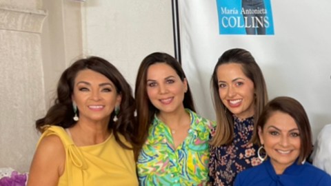 María Antonieta Collins junto a sus colegas