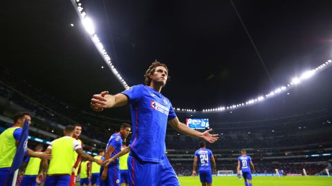 Santiago Giménez, delantero del Cruz Azul, celebra el único gol de la serie.