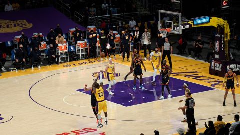 LeBron James encestó el tiro del triunfo ante Golden State