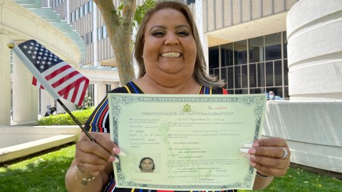 Lind Cortés obtiene la ciudadanía. (Cortesía Paulina Herrera)