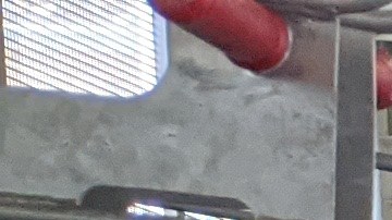 Miguel Ángel Montoya recibió una bicicleta el viernes. (Jacqueline García/La Opinión)