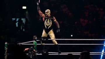 Rey Mysterio gana el titulo de parejas de la WWE junto a su hijo Dominik