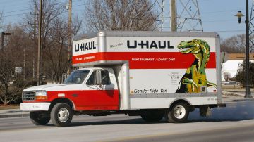 Un camión U-Haul.