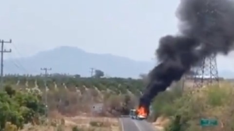 VIDEOS: CJNG se apodera de cuna del Mencho y Cárteles Unidos hacen arder Michoacán con quema de negocios y vehículos