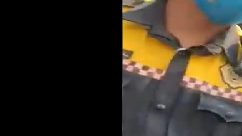 VIDEO: Mujer muerde dedo a policía y le arranca un trozo para evitar multa