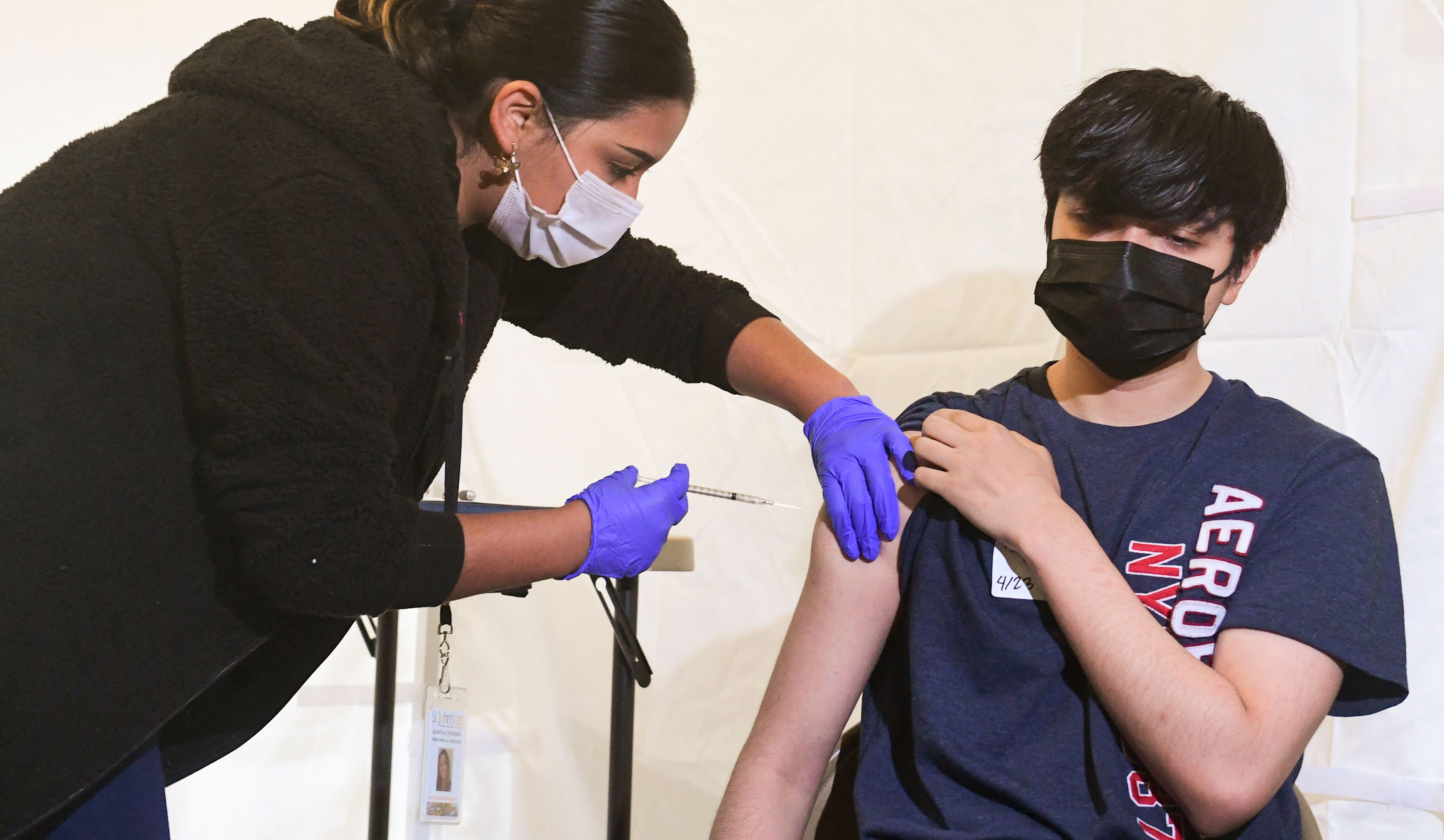 Latinos Enfrentan Muchas Barreras Para Vacunar A Sus Hijos Contra Covid ...