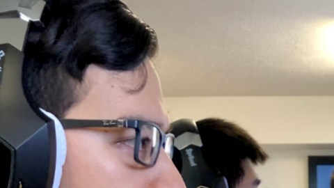 Los estudiantes juegan el videojuego League of Legends durante un bootcamp de esports organizado por Cal State Dominguez Hills el 29 de febrero de 2020.