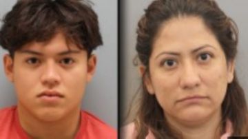 Joe Argueta (izq) y su madre Florinda Argueta fueron arrestados.
