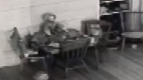 Captura del escalofriante video.