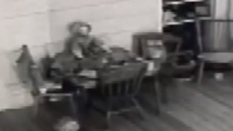Captura del escalofriante video.