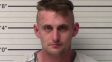 Coleman Thomas Blevins, de 28 años, fue arrestado en Kerrville.