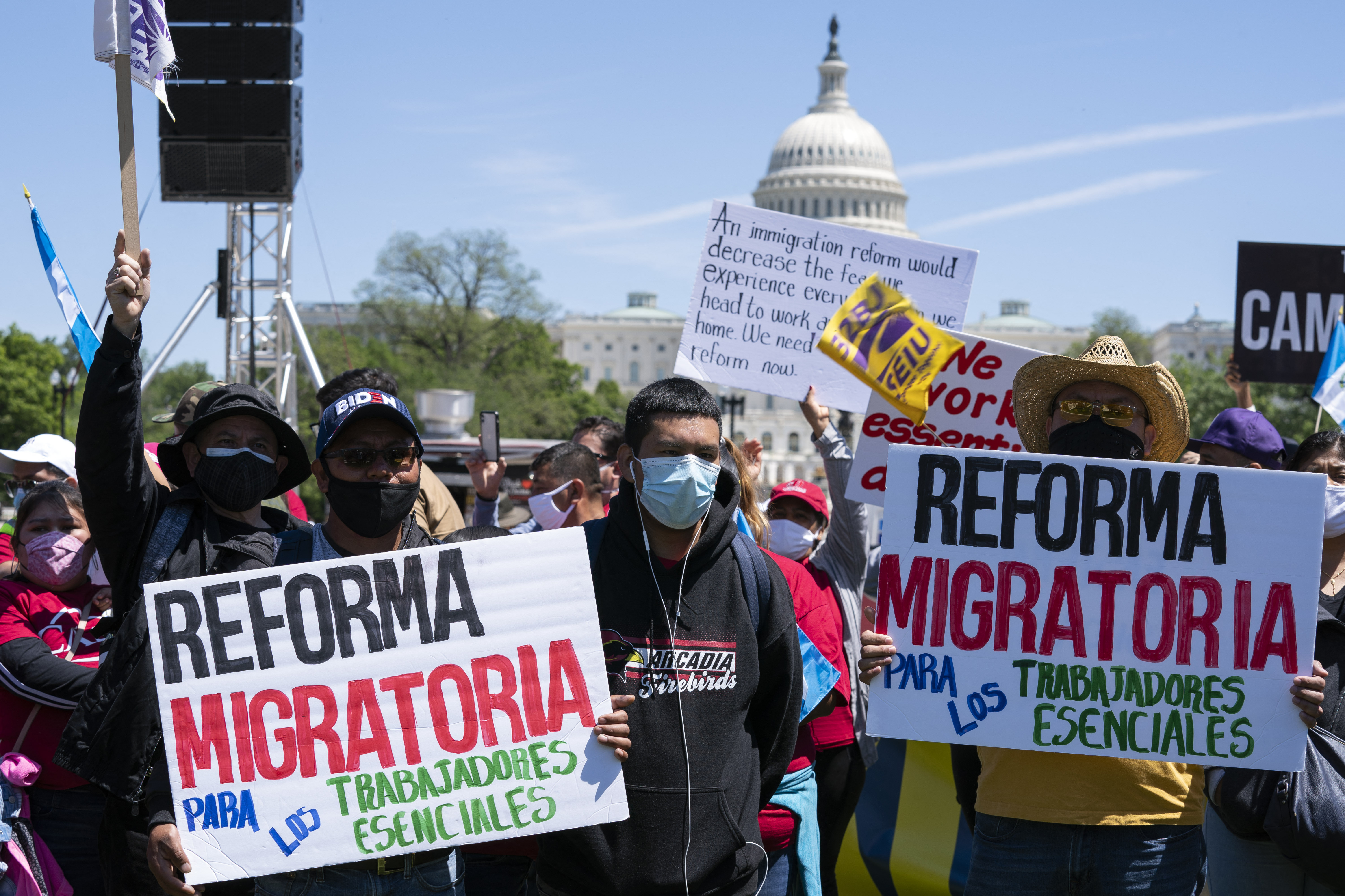 Inmigrantes Marchan El Primero De Mayo En Estados Unidos Para Pedir La ...