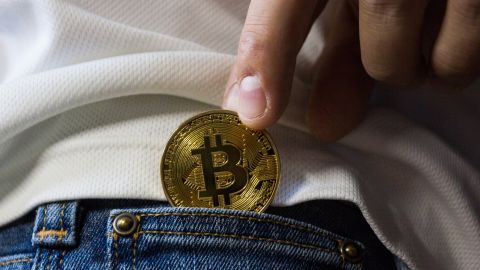 IRS puede embargar tus criptomonedas.