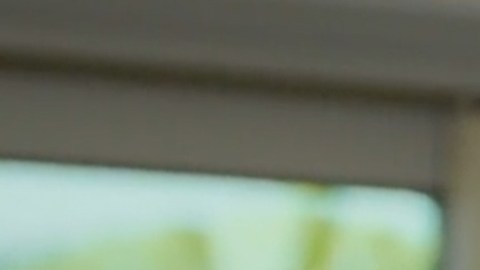 Engin Akyürek (Sancar) y Neslihan Atagül (Nare) en una escena de 'La Hija del Embajador' | Univision